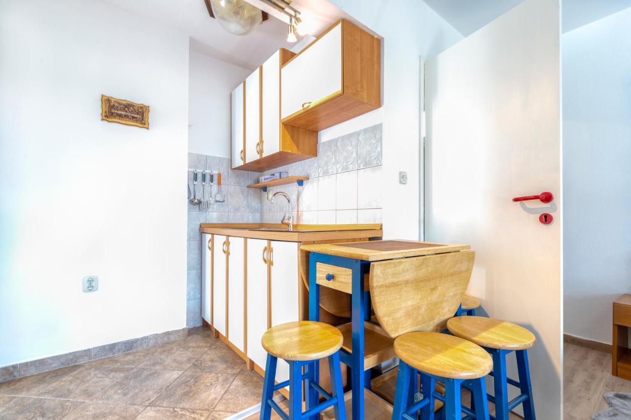 Apartmani Luky Karlobag Esterno foto