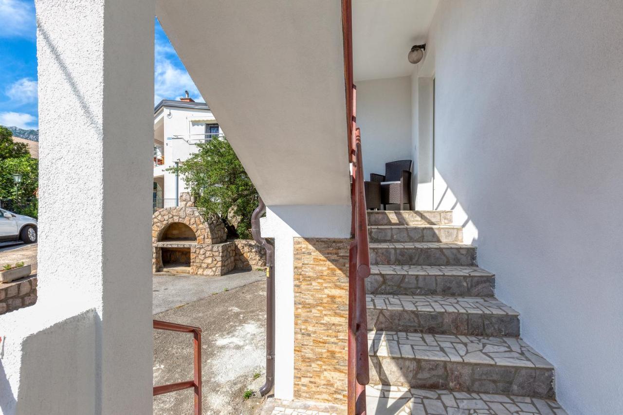 Apartmani Luky Karlobag Esterno foto