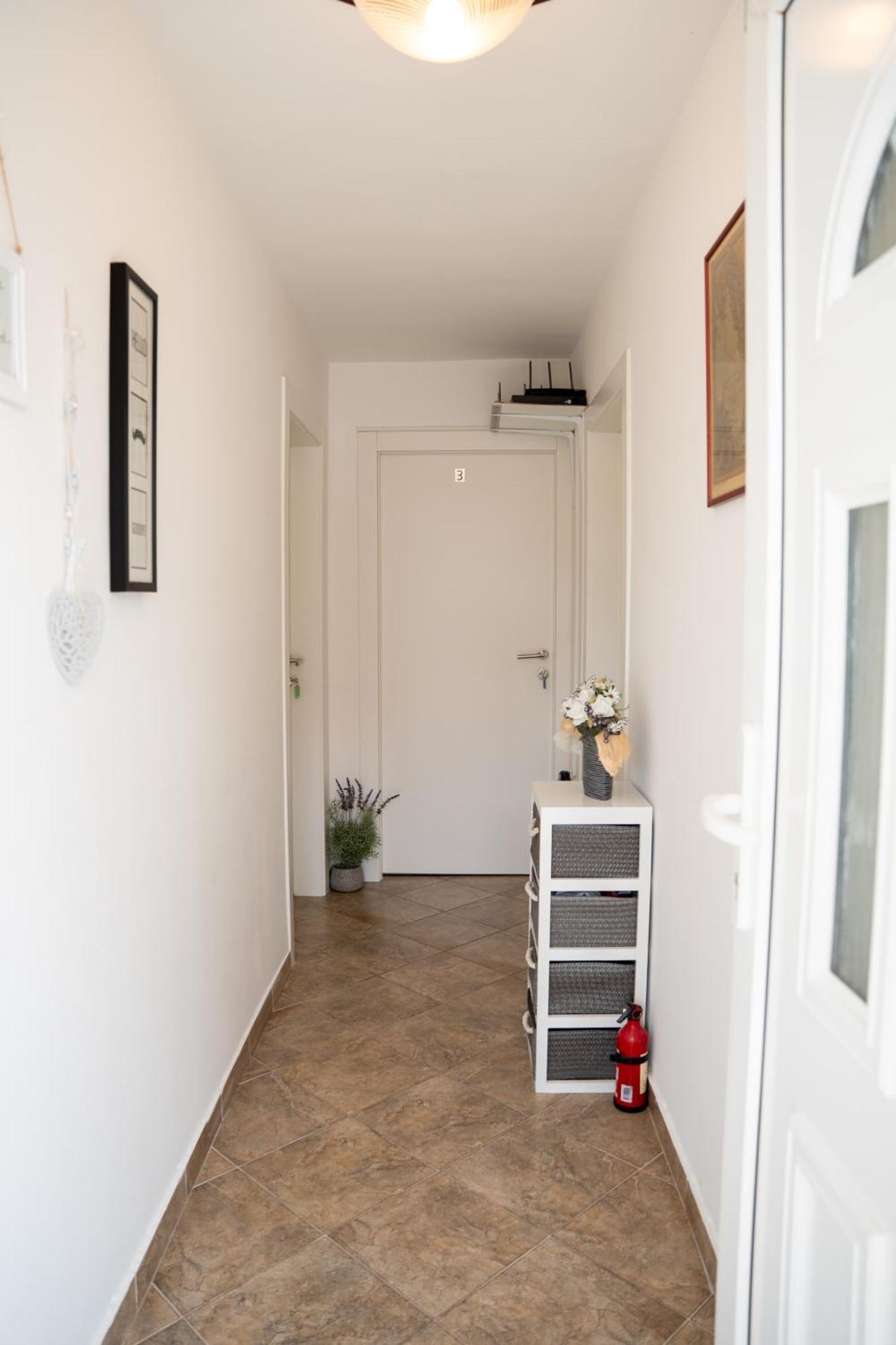 Apartmani Luky Karlobag Esterno foto