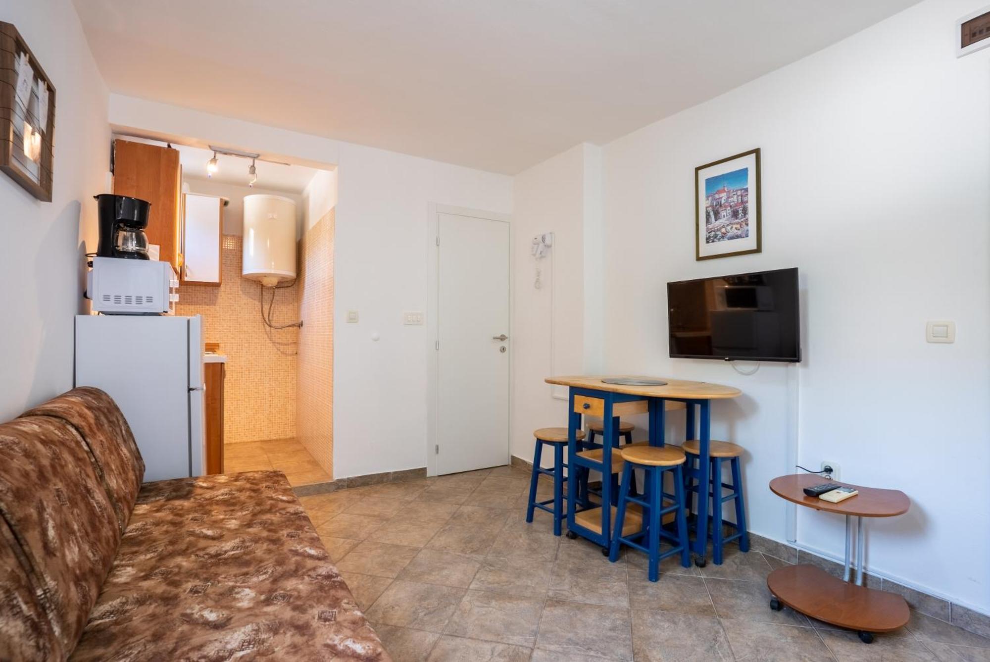 Apartmani Luky Karlobag Esterno foto