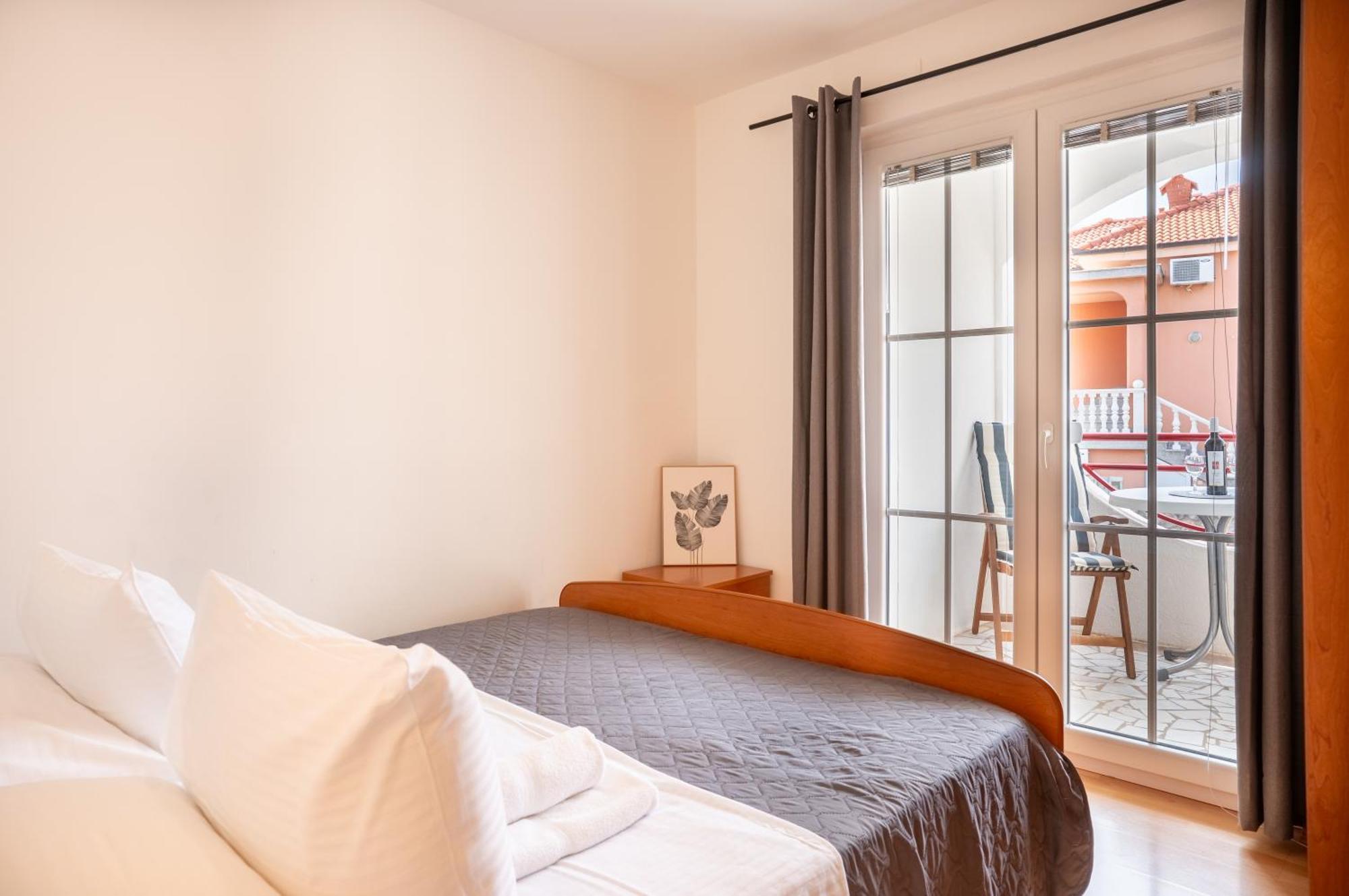Apartmani Luky Karlobag Esterno foto