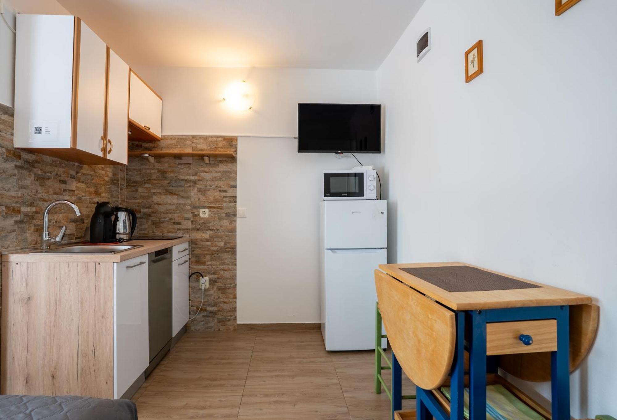 Apartmani Luky Karlobag Esterno foto